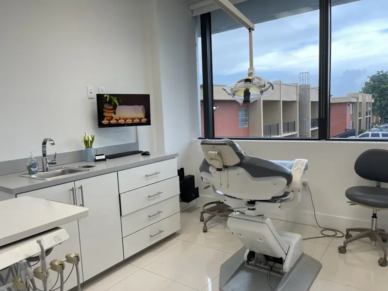 Bright operatory with a dental chair and a large window, Miami clinic